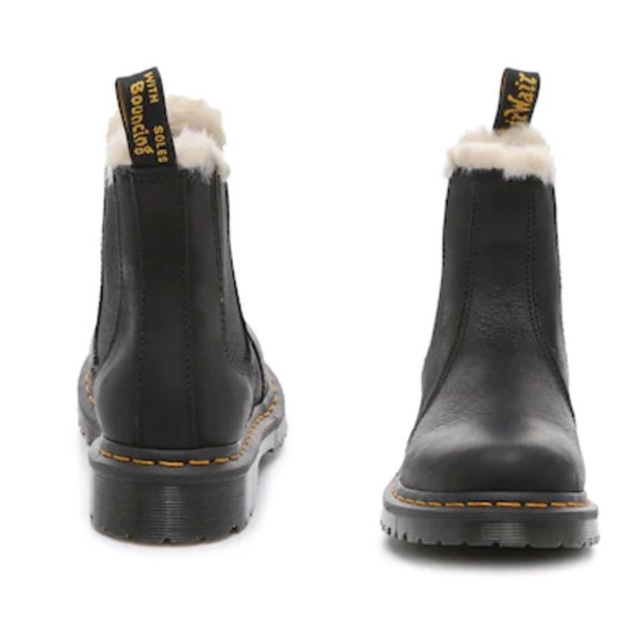 NWT Dr. Martens 2976 Faux Fur Lined Leather Chelsea in Black Burnished Wyoming - Picture 8 of 15
